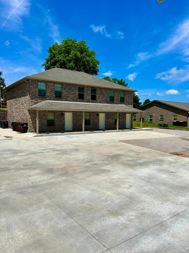 Exterior frontal - 192 Fairway Ln