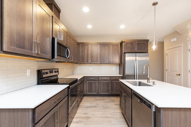 Building Photo - 2462 SW 185th Ave