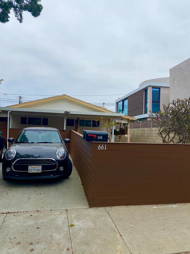 Parking - 661 Navy St