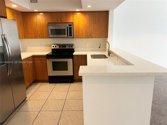 Foto del edificio - 5600 Collins Ave