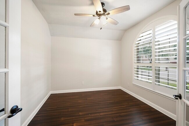 Building Photo - 5802 Sawyer Bend Ln