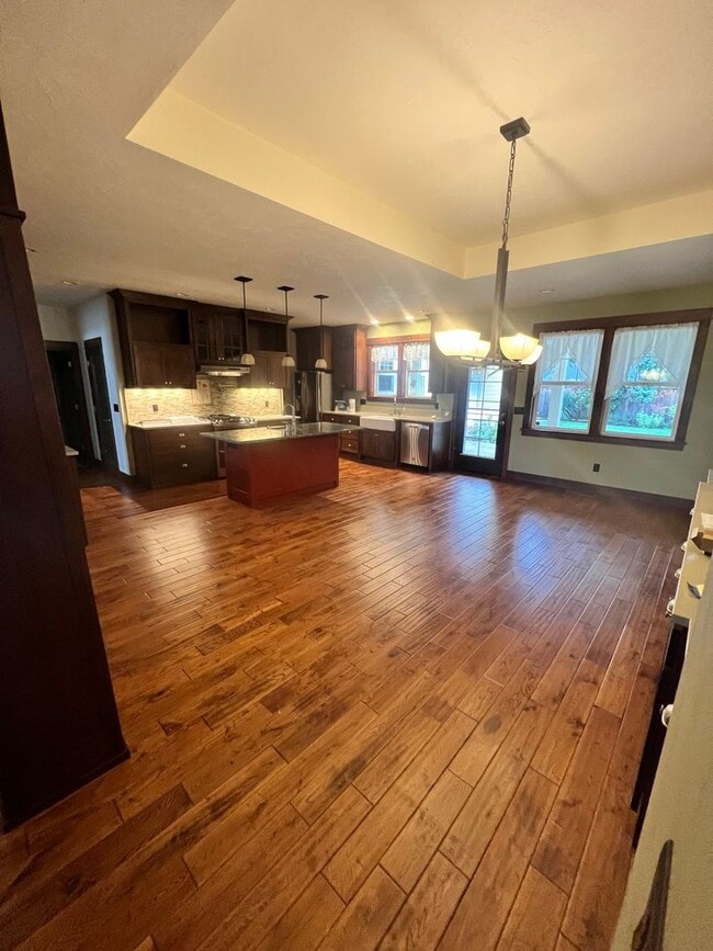Building Photo - Magnificent custom Craftsman Style home.