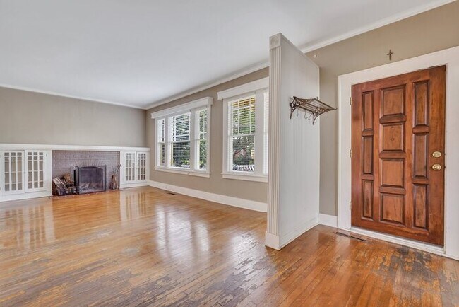 Building Photo - 121 E 53rd St