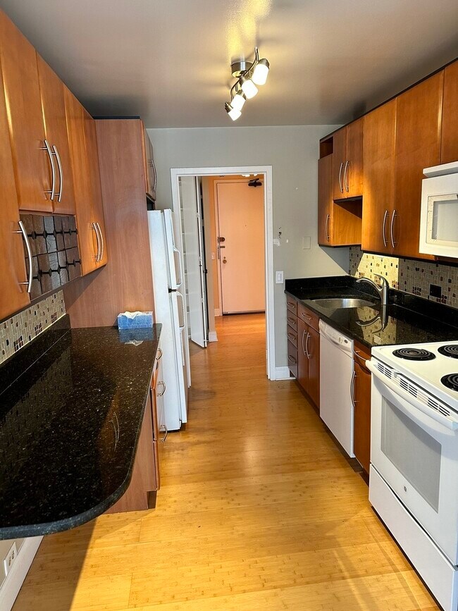 Foto del edificio - 5445 N Sheridan Rd