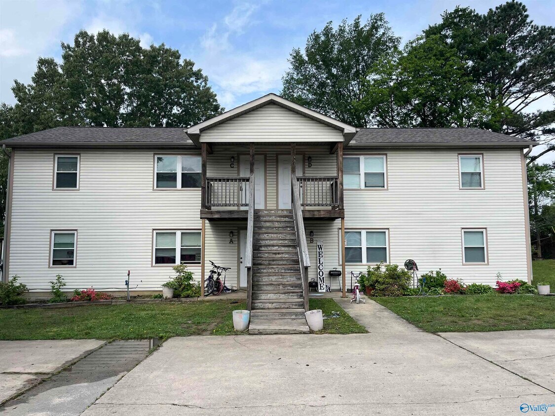 Primary Photo - 611 Adelle St SW