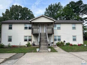 Building Photo - 611 Adelle St SW
