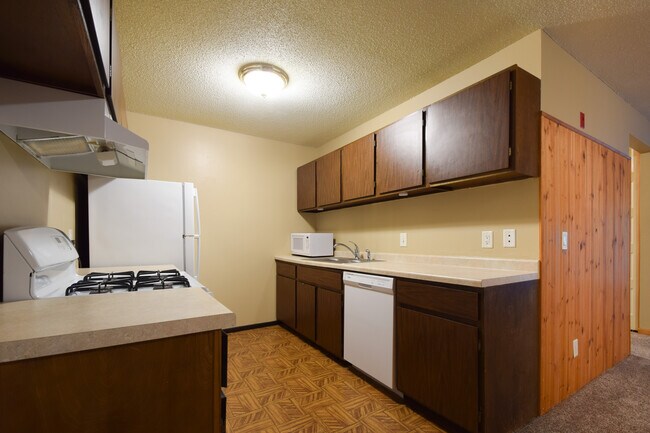 Building Photo - 1601 N Innsbruck Dr