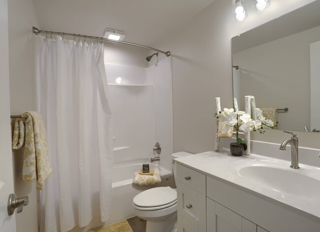 Building Photo - Briarcrest Gardens Apartments & Townhomes