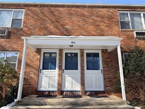 Building Photo - 86 McLoughlin St