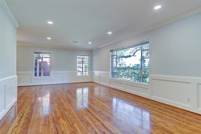 Building Photo - 4515 Oakshire Dr