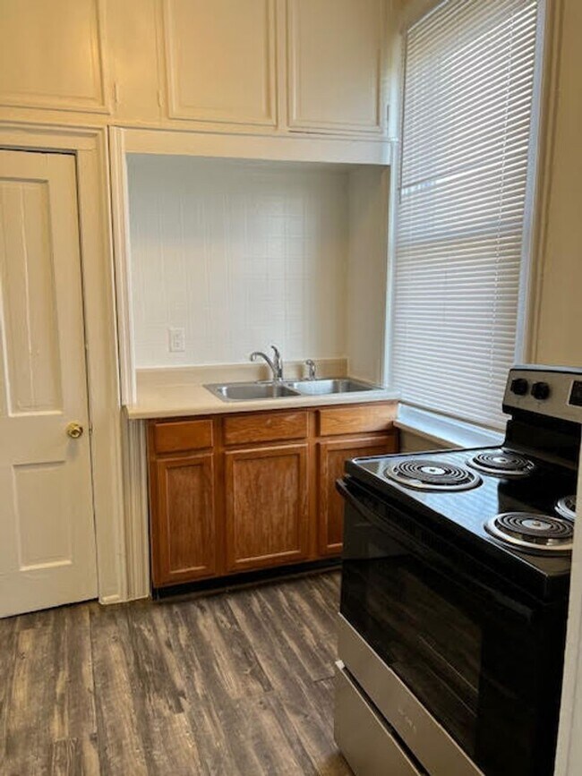 Building Photo - 1424 California Ave