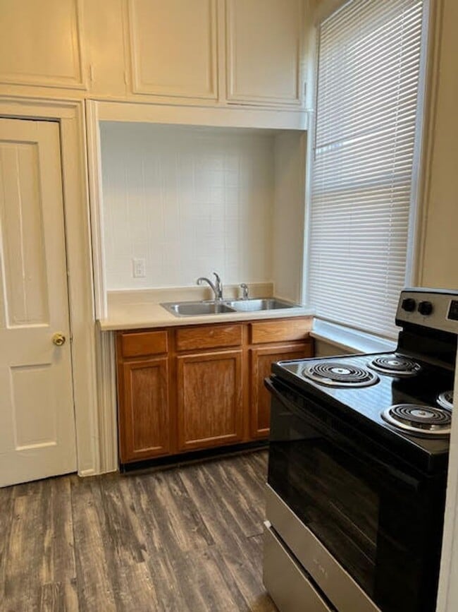 Photo - 1424 California Ave Apartment