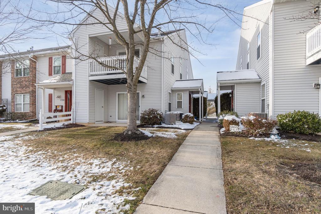 Foto principal - 5805 Hidden Lake Dr