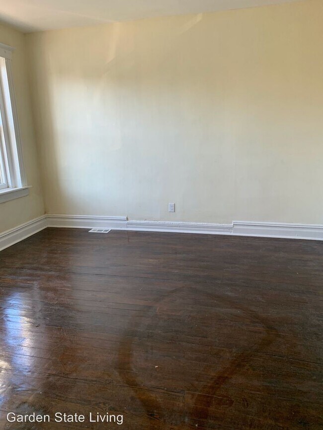 Building Photo - 4 br, 1 bath House - 96 South 14th Street