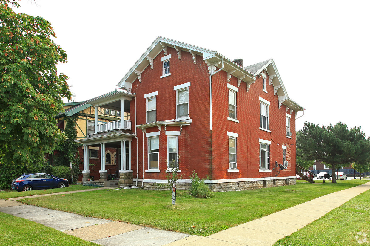 Building Photo - 214 W Adams St