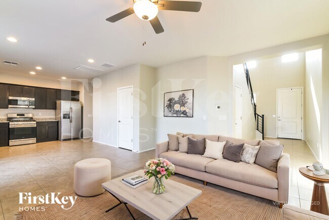 Foto del edificio - 2875 N Fair Oaks Ave