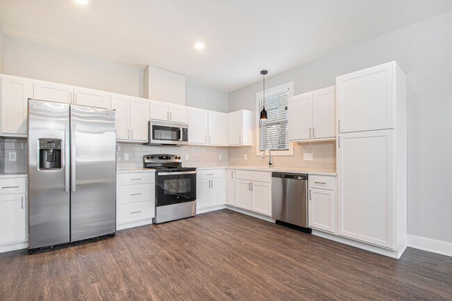 Building Photo - Two Bedroom | Two Bath in Ada, MI