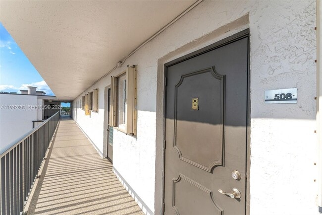 Foto del edificio - 14180 SW 84th St