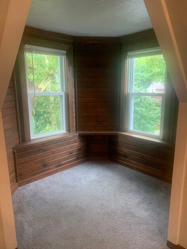 Office Space - 219 E End Ave