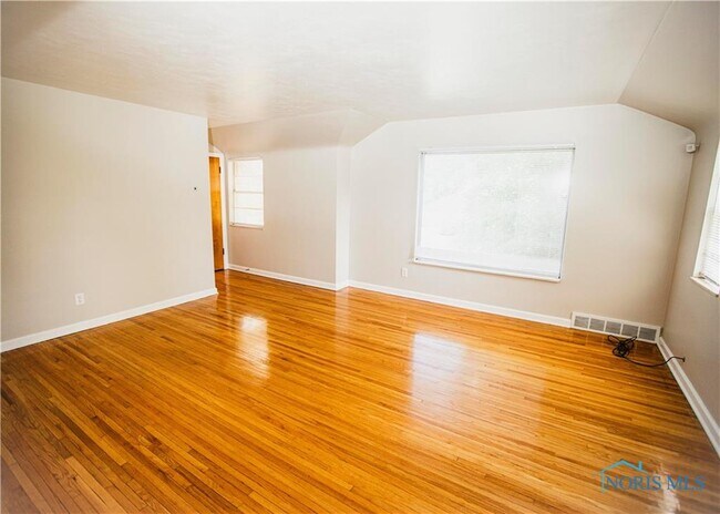 Building Photo - 3127 Meadowbrook Ct