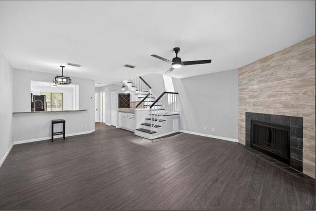 Building Photo - 7701 Baymeadows Cir W