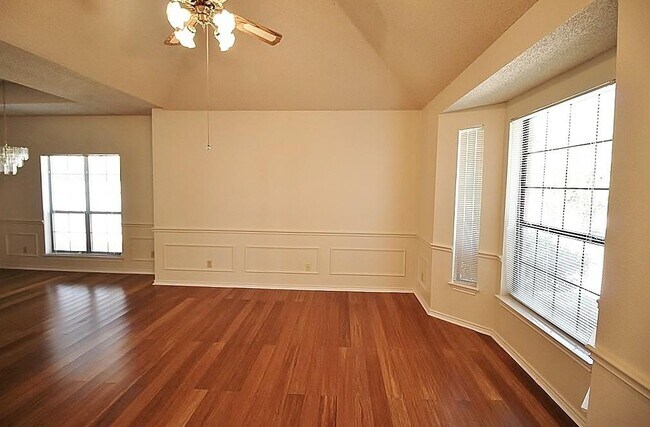 Building Photo - 6304 Meadowedge Rd