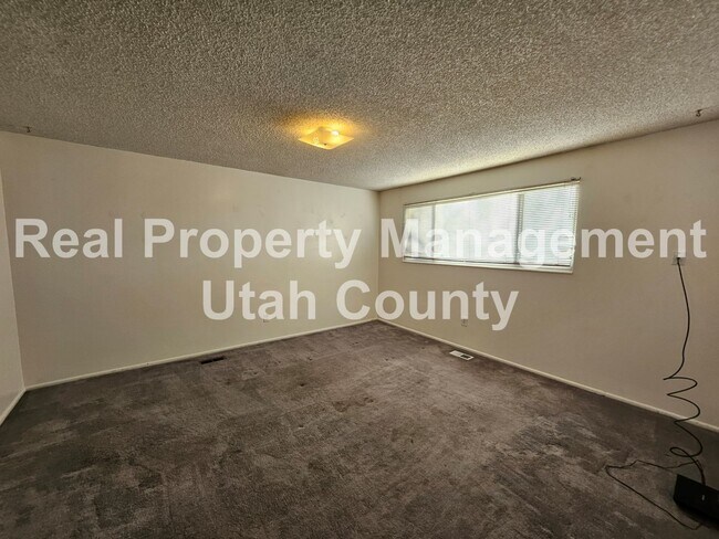 Foto del edificio - Orem Duplex