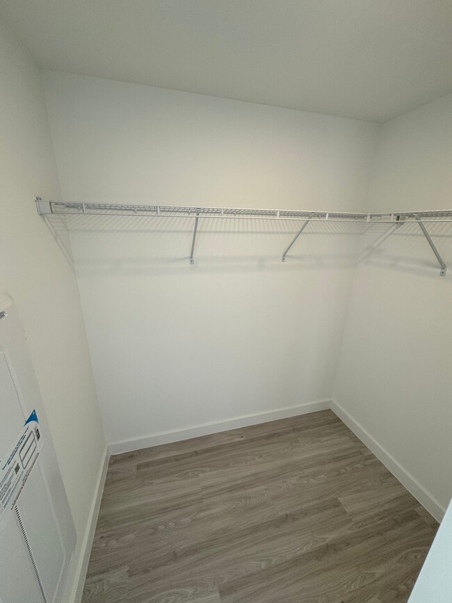 Walking Closet - 1137 NW 30th St