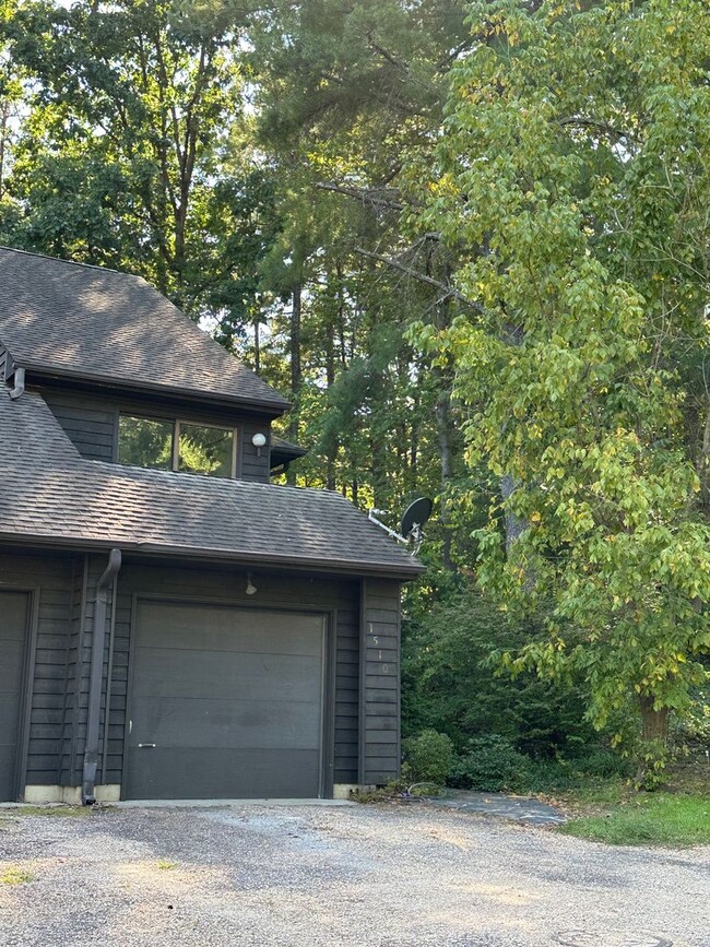 Building Photo - Birnam Wood Townhouse