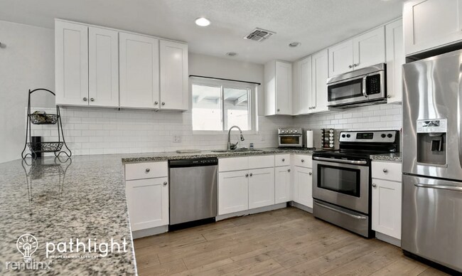 Foto del edificio - 3 br, 2 bath House - 13602 37Th Avenue UNIT