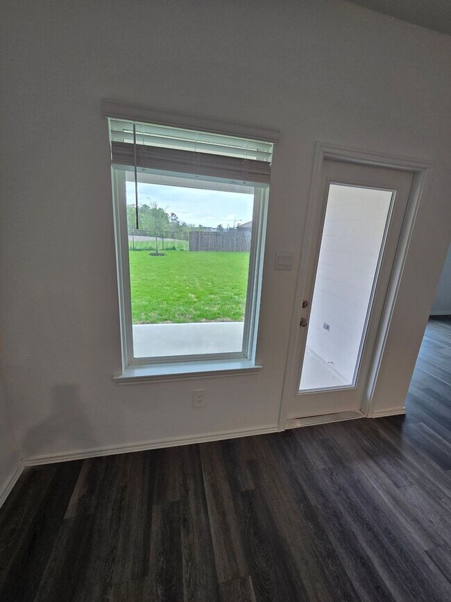 Foto del edificio - Charming 4BR House in Conroe