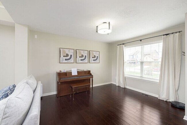 Foto del edificio - Beautiful updated home in West Carmel!
