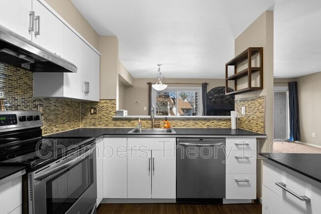 Photo - 1043 Warwick Ct House