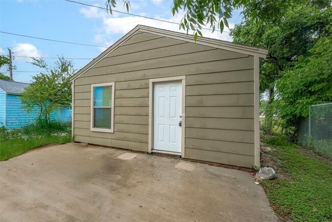 Building Photo - 5118 Plum Dr