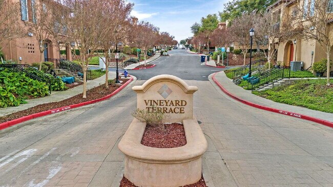 Building Photo - Corner Unit Condo with Vineyard Views – 2 Bed, 2 Bath – Quiet, Private, and Convenient!