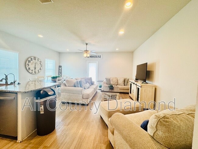 Foto del edificio - 7478 Shadow Lake Dr