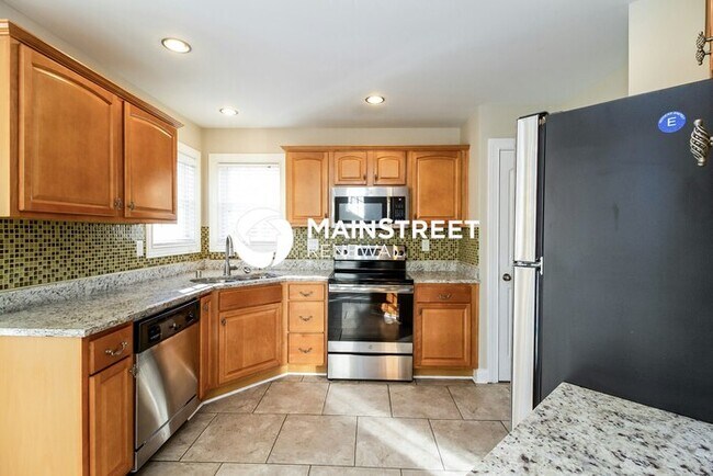 Building Photo - 3 Bedroom Pet-Friendly Home in Louisville,...
