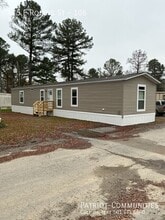 Building Photo - 475 E Robins St