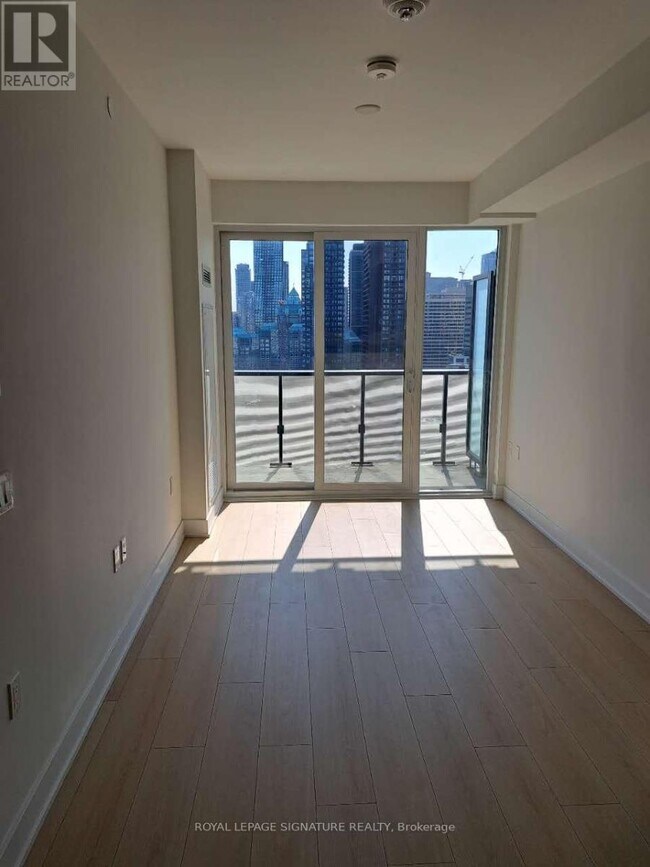 Photo du bâtiment - 575-1575 Bloor St E