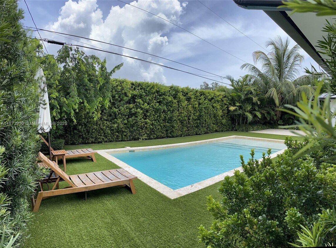 Foto principal - 8921 SW 48th St