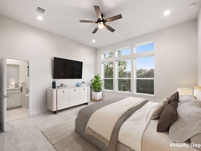 Building Photo - 3 Bedroom Townhome in Houston