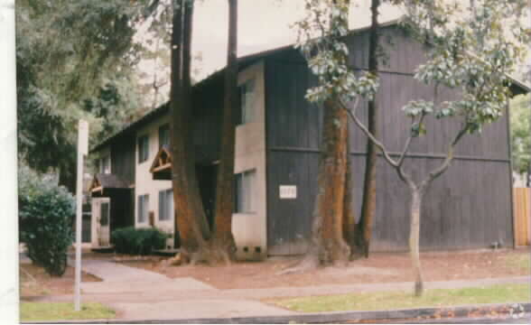 Building Photo - 1172 Mesa Dr