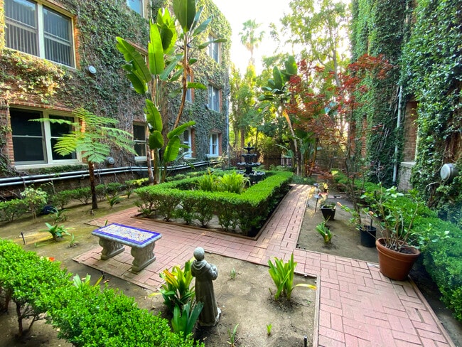 Patio - Vivian Apartments
