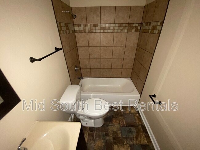 Foto del edificio - 3312 Daisywood Ln