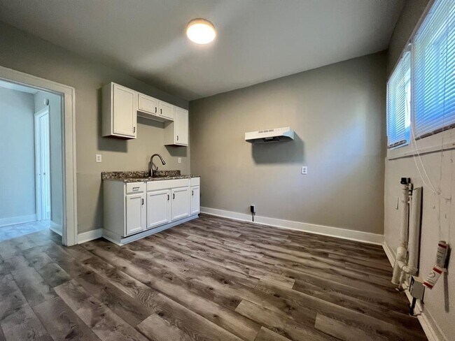 Building Photo - 8 S Euclid Ave