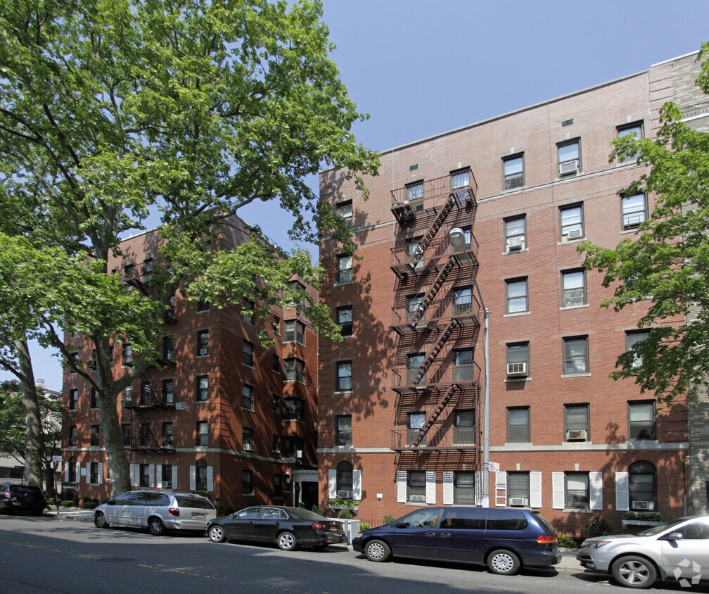Building Photo - 5520 15th Ave