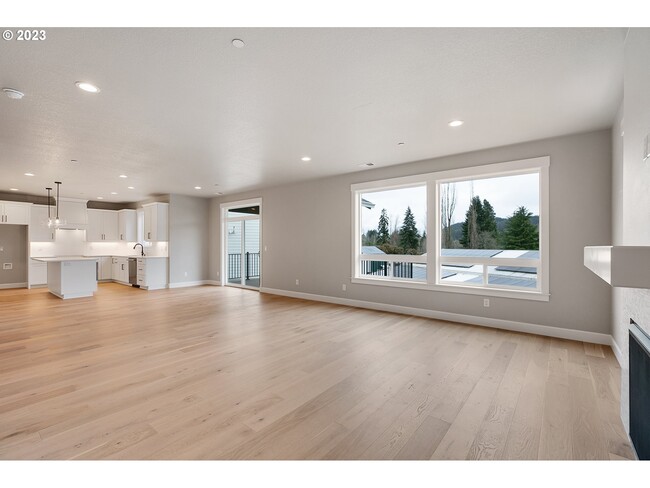 Great Room to Kitchen View - 17333 SE Coyote Ct