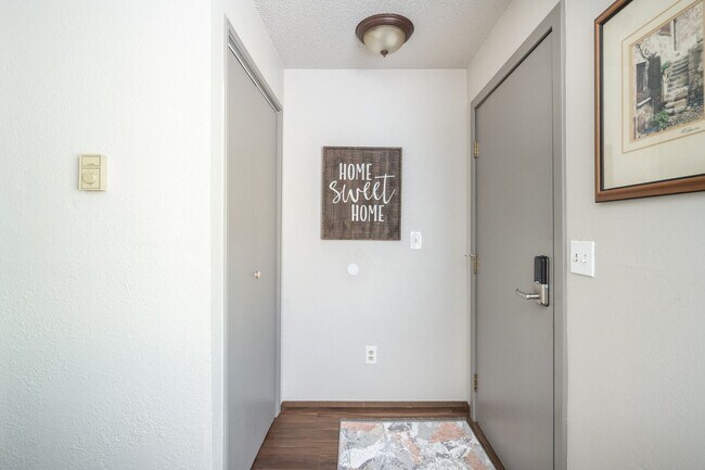Foto del edificio - Westside 2BD Duplex