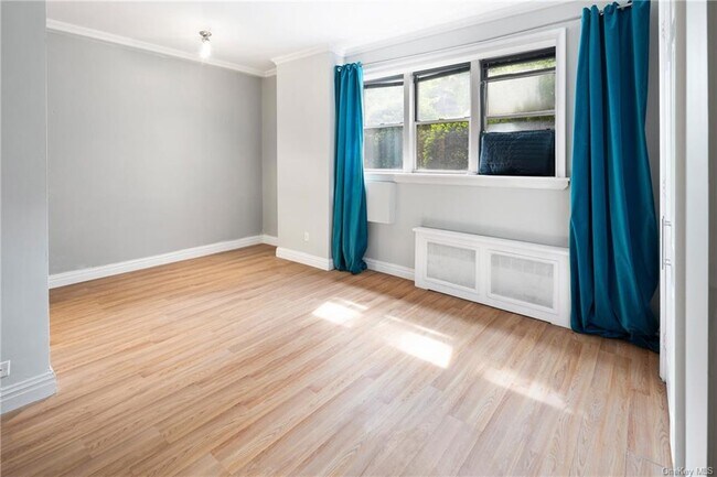 Foto del edificio - 495 E 7th St
