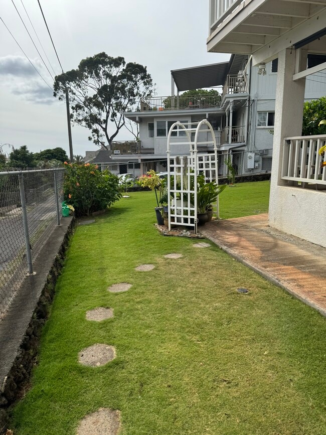 Building Photo - 947 Laki Rd